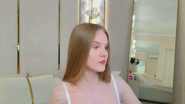 Lili Lohan online show from July 4, 5:02 am