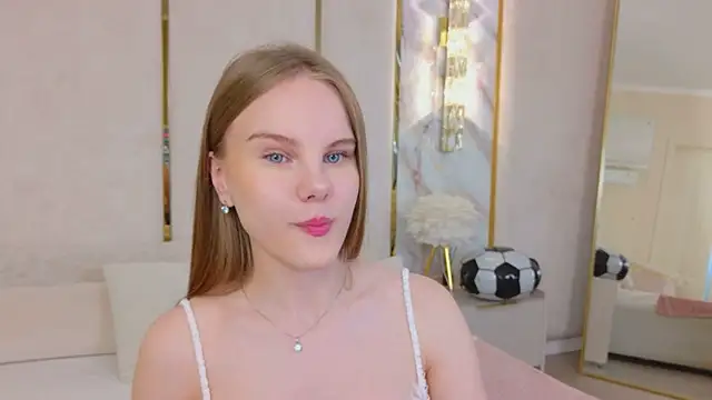 Lili Lohan online show from July 11, 5:10 am