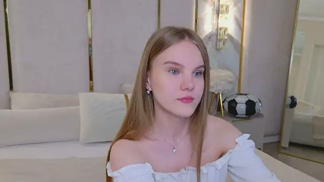 Lili Lohan online show from July 13, 5:10 am