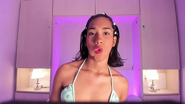 AnahiCollins online show from April 30, 12:11 pm