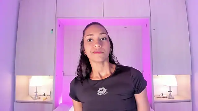 AnahiCollins online show from June 14, 11:45 am