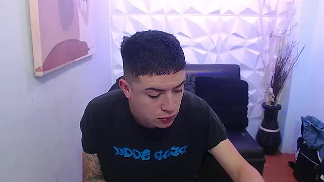 Snapshot of Adam_Blaze chatting on September 30, 4:23 pm Adam Blaze online show from September 30, 4:23 pm