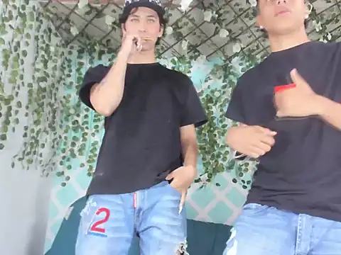 Snapshot of Spicymixxx06 chatting on October 3, 1:52 pm Spicymixxx06 online show from October 3, 1:52 pm