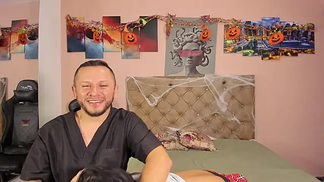 Snapshot of scarlett_vex chatting on October 31, 10:22 pm scarlett vex online show from October 31, 10:22 pm