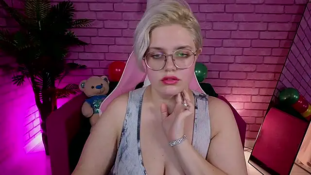 Snapshot of DominiqueSweetie chatting on November 26, 10:49 am DominiqueSweetie online show from November 26, 10:49 am