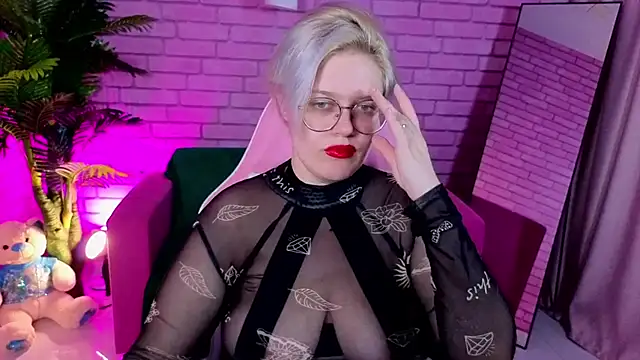 Snapshot of DominiqueSweetie chatting on December 18, 9:04 am DominiqueSweetie online show from December 18, 9:04 am