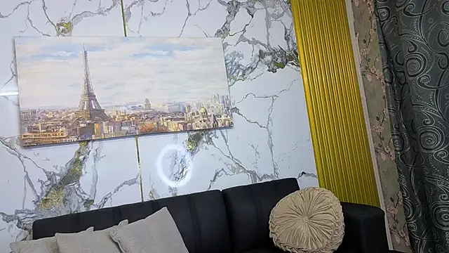 Nahomy Smiths aws online show from December 2, 9:32 pm