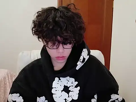 Snapshot of hangzi-0011 chatting on October 31, 11:00 am hangzi-0011 online show from October 31, 11:00 am