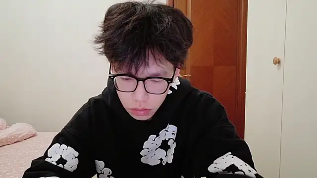 Snapshot of hangzi-0011 chatting on November 6, 1:23 pm hangzi-0011 online show from November 6, 1:23 pm