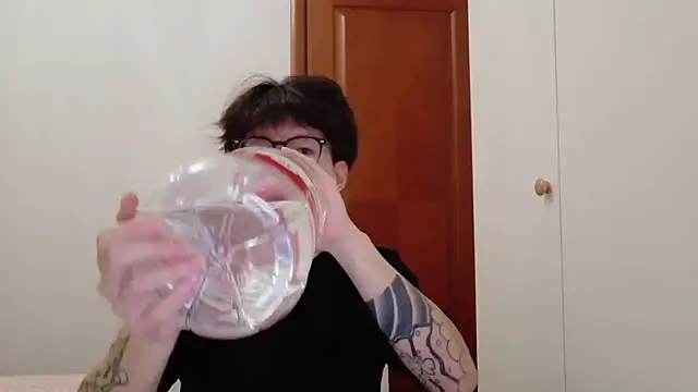 Snapshot of hangzi-0011 chatting on November 16, 9:59 am hangzi-0011 online show from November 16, 9:59 am