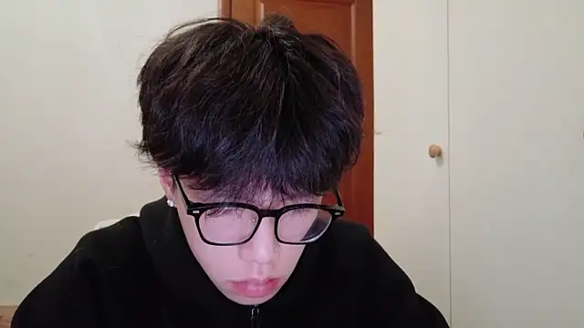 Snapshot of hangzi-0011 chatting on December 2, 11:04 am hangzi-0011 online show from December 2, 11:04 am