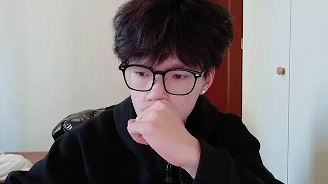 Snapshot of hangzi-0011 chatting on December 5, 7:39 am hangzi-0011 online show from December 5, 7:39 am