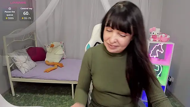 Snapshot of LindaRomero chatting on November 9, 11:08 am LindaRomero online show from November 9, 11:08 am