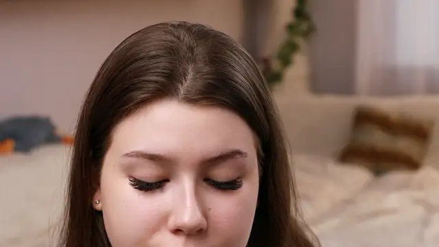 Snapshot of MondoNeko chatting on October 5, 7:07 am MondoNeko online show from October 5, 7:07 am