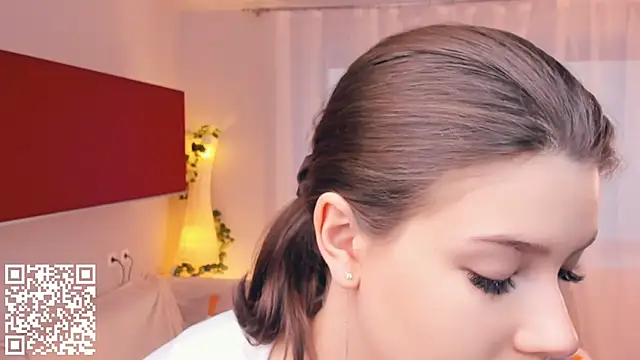 Snapshot of MondoNeko chatting on October 24, 7:05 am MondoNeko online show from October 24, 7:05 am