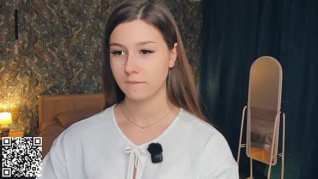 Snapshot of MondoNeko chatting on December 3, 7:05 am MondoNeko online show from December 3, 7:05 am