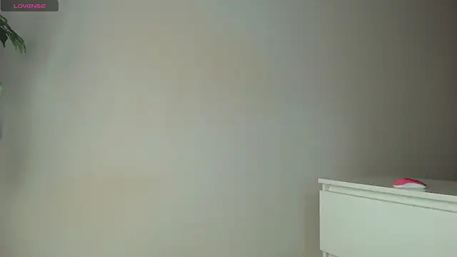 Snapshot of trixietaylor chatting on April 9, 8:03 pm trixietaylor online show from April 9, 8:03 pm