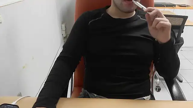 Snapshot of cazzo18cm3 chatting on December 16, 12:32 pm cazzo18cm3 online show from December 16, 12:32 pm