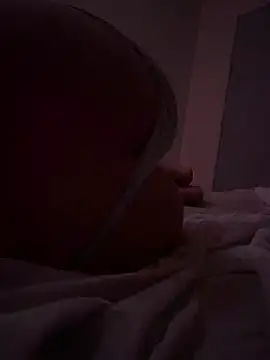 Snapshot of Alinebblinda chatting on February 23, 2:25 pm Alinebblinda online show from February 23, 2:25 pm