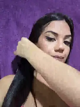 Snapshot of Alinebblinda chatting on March 8, 6:28 am Alinebblinda online show from March 8, 6:28 am