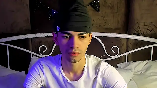 JaremyHarris online show from November 2, 8:33 pm