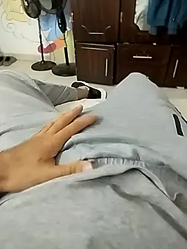 Snapshot of Valen_Squirt04 chatting on October 3, 5:10 pm Valen Squirt04 online show from October 3, 5:10 pm