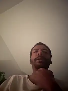 Snapshot of MrBigDickShow chatting on March 21, 6:18 am MrBigDickShow online show from March 21, 6:18 am