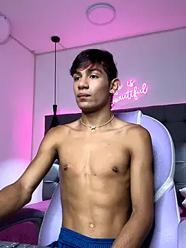 Snapshot of cherub_ chatting on December 4, 12:25 pm cherub online show from December 4, 12:25 pm