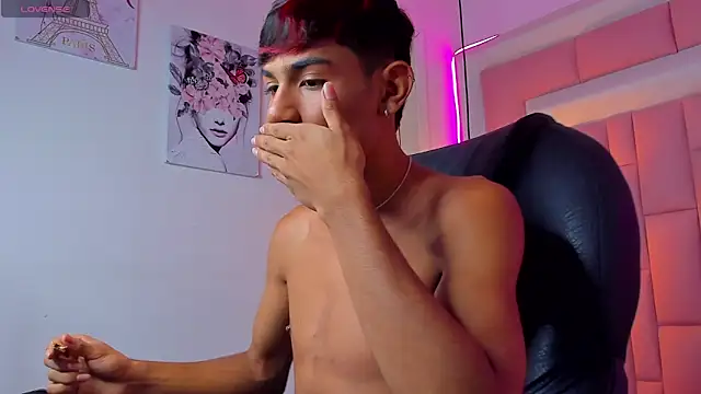 Snapshot of cherub_ chatting on December 16, 3:55 am cherub online show from December 16, 3:55 am