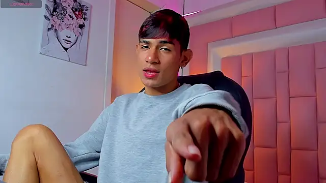 Snapshot of cherub_ chatting on December 19, 4:14 pm cherub online show from December 19, 4:14 pm