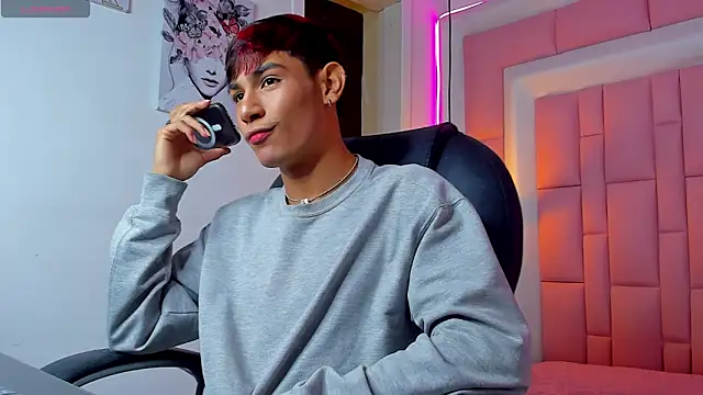 Snapshot of cherub_ chatting on December 21, 3:57 am cherub online show from December 21, 3:57 am