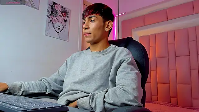 Snapshot of cherub_ chatting on December 23, 4:21 am cherub online show from December 23, 4:21 am