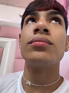 Snapshot of cherub_ chatting on January 6, 3:43 am cherub online show from January 6, 3:43 am