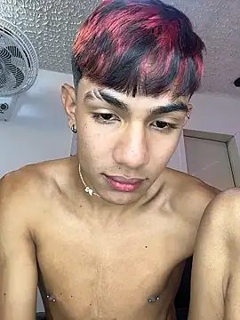 Snapshot of cherub_ chatting on January 9, 8:43 pm cherub online show from January 9, 8:43 pm