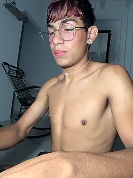 Snapshot of cherub_ chatting on February 17, 11:50 am cherub online show from February 17, 11:50 am