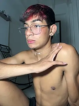 Snapshot of cherub_ chatting on February 19, 9:00 pm cherub online show from February 19, 9:00 pm