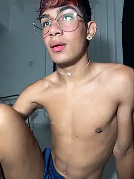 Snapshot of cherub_ chatting on February 21, 10:16 am cherub online show from February 21, 10:16 am