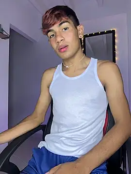 Snapshot of cherub_ chatting on April 15, 9:48 pm cherub online show from April 15, 9:48 pm