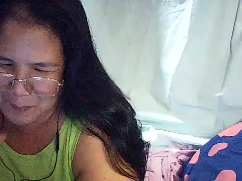 Snapshot of milagrose_rose chatting on June 24, 8:13 am milagrose rose online show from June 24, 8:13 am