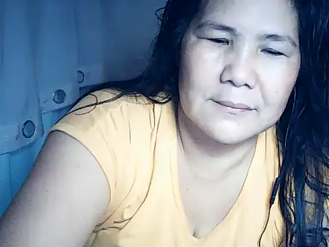 Snapshot of milagrose_rose chatting on July 4, 3:02 am milagrose rose online show from July 4, 3:02 am