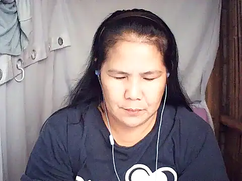 Snapshot of milagrose_rose chatting on July 10, 1:58 pm milagrose rose online show from July 10, 1:58 pm