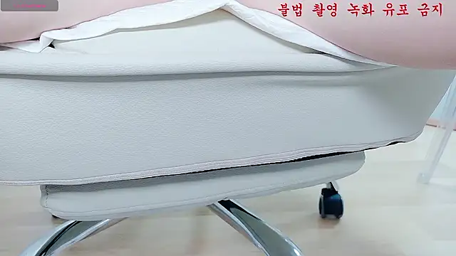 Snapshot of baby_taeri chatting on June 6, 7:46 am baby taeri online show from June 6, 7:46 am