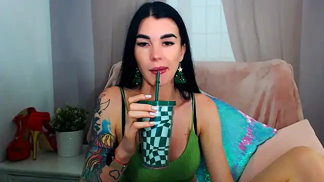 Snapshot of SofiiaBeauty chatting on December 16, 8:14 pm SofiiaBeauty online show from December 16, 8:14 pm