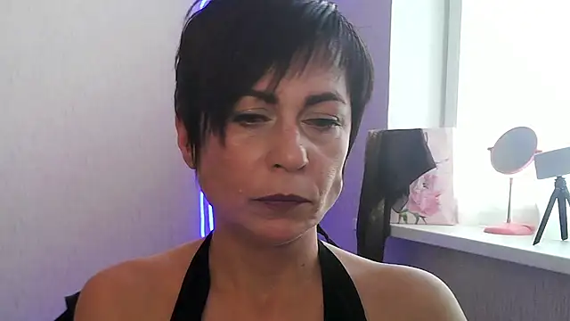 Ashley Brookss online show from November 11, 9:42 am