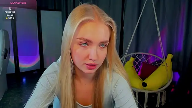 Snapshot of TessaGrays chatting on February 3, 12:54 pm TessaGrays online show from February 3, 12:54 pm