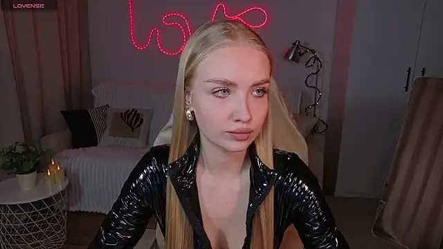 Snapshot of TessaGrays chatting on February 23, 5:43 pm TessaGrays online show from February 23, 5:43 pm