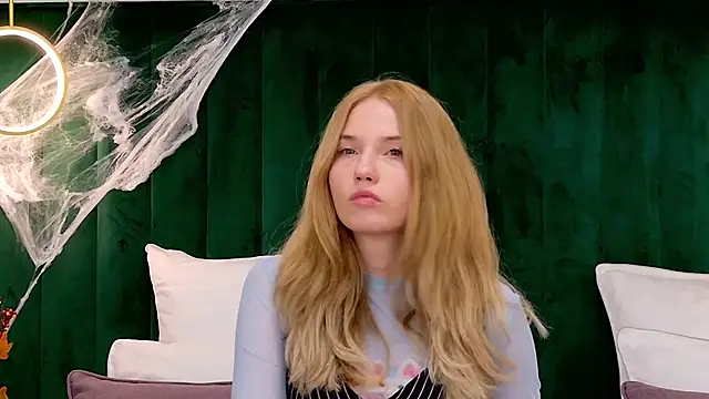 Snapshot of MelissaLiss chatting on October 21, 3:02 pm MelissaLiss online show from October 21, 3:02 pm