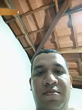 Snapshot of Roberto27051 chatting on June 4, 3:12 am Roberto27051 online show from June 4, 3:12 am