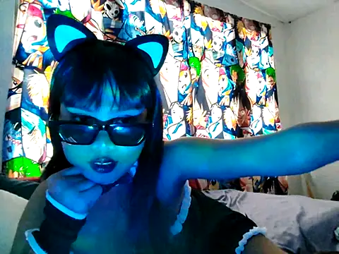 Snapshot of pinay_old_lover chatting on December 21, 7:04 am pinay old lover online show from December 21, 7:04 am