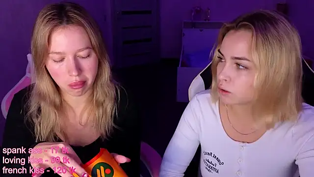 stefany and bettany online show from October 30, 7:58 pm